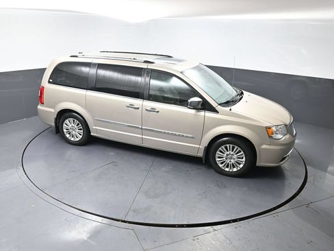 Used 2015 Chrysler Town & Country Limited Platinum w/ Trailer Tow Group FWD image 11