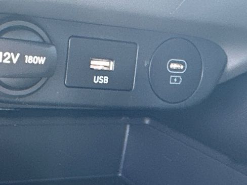 Used 2025 Hyundai Elantra SE image 31