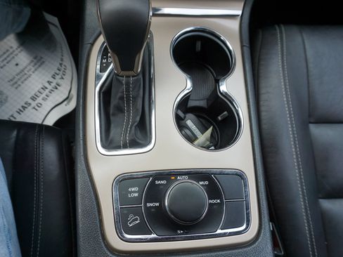 Used 2016 Jeep Grand Cherokee Limited AWD/4WD image 10
