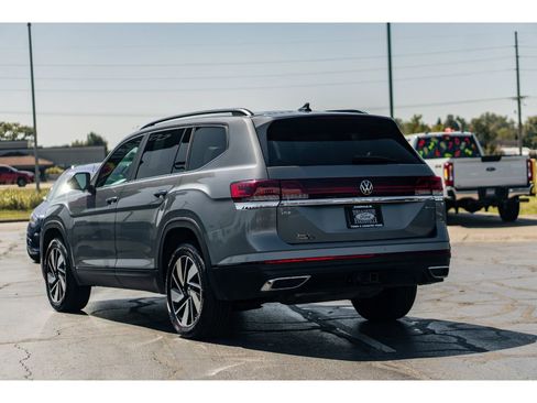 Used 2024 Volkswagen Atlas SE image 3