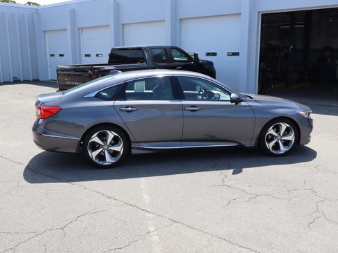Used 2018 Honda Accord Touring image 22