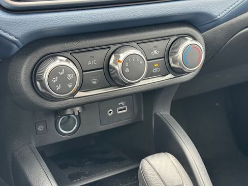 New 2025 Nissan Versa SV w/ Trunk Package FWD image 19