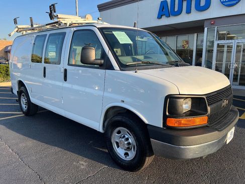 Used 2014 Chevrolet Express 2500 image 4