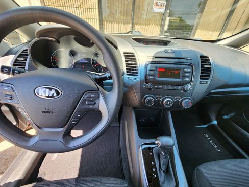 Used 2017 Kia Forte LX image 12