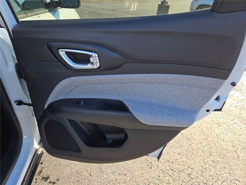 New 2026 Jeep Compass Latitude image 8