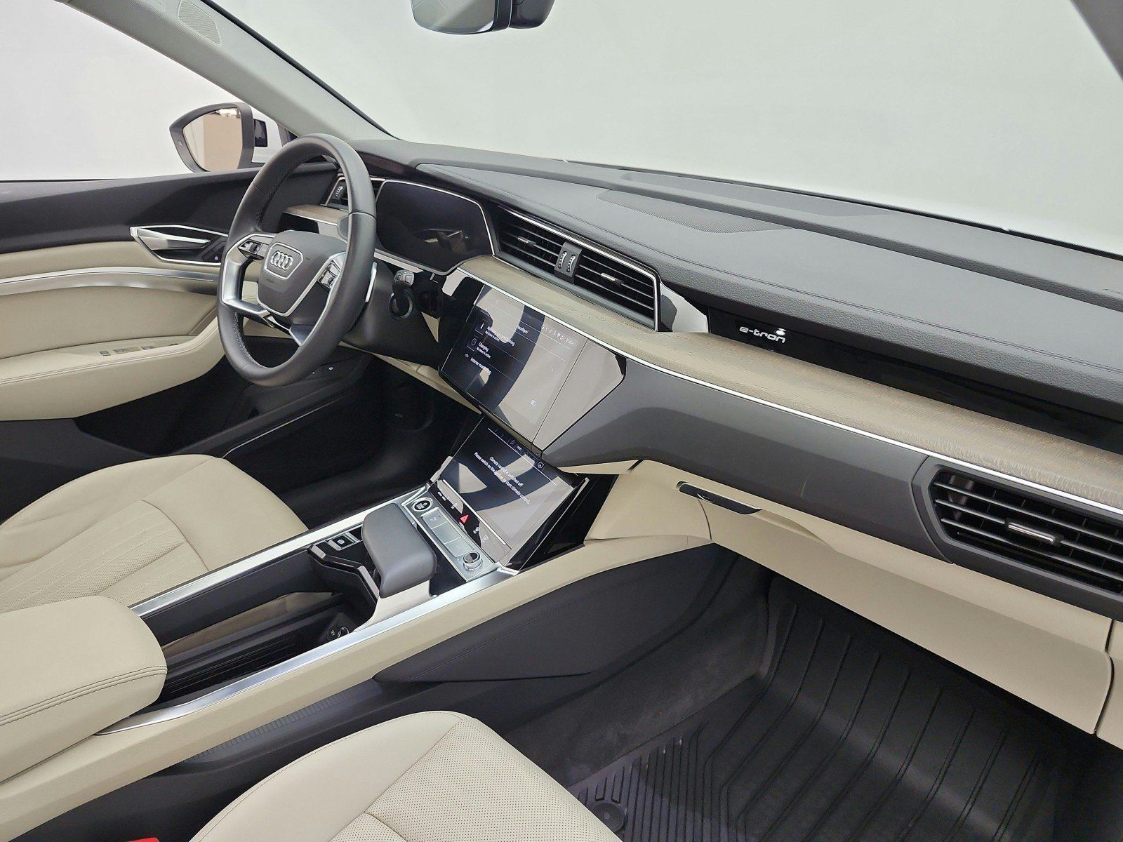 Used 2024 Audi Q8 e-tron Premium Plus w/ Premium Plus Package AWD/4WD image 30