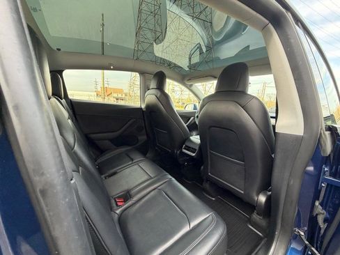 Used 2022 Tesla Model Y Long Range AWD/4WD image 23