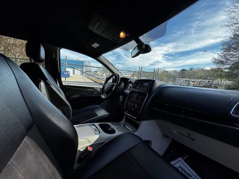 Used 2020 Dodge Grand Caravan SXT image 13