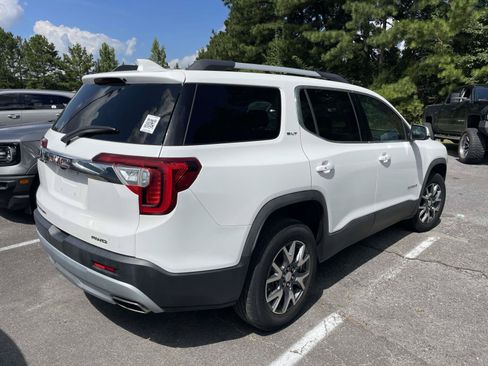 Used 2023 GMC Acadia SLT AWD/4WD image 2