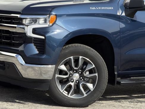 Used 2023 Chevrolet Silverado 1500 LT w/ Leather Package AWD/4WD image 12