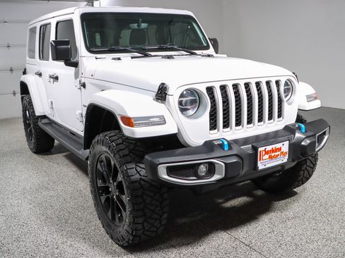 Used 2022 Jeep Wrangler Unlimited Sahara w/ Cold Weather Group AWD/4WD image 6