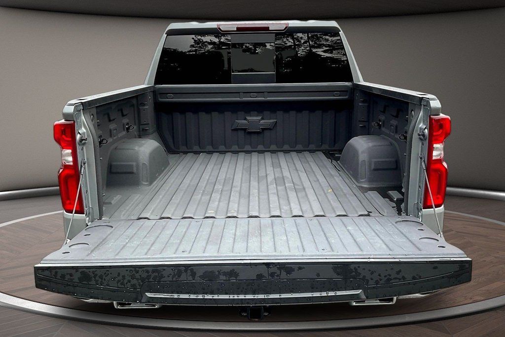 Used 2023 Chevrolet Silverado 1500 LTZ AWD/4WD image 10