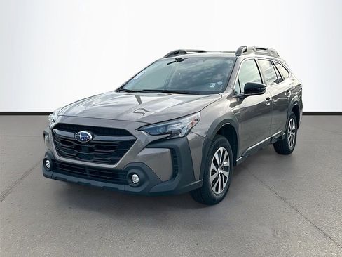 Used 2023 Subaru Outback Premium image 3