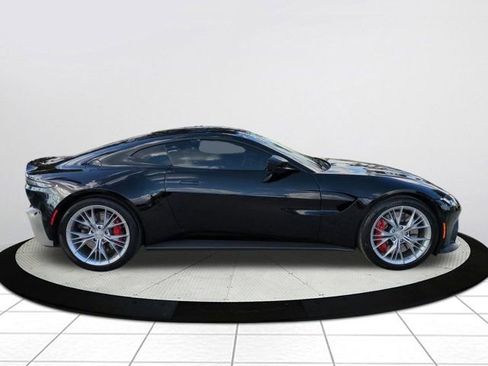 Used 2021 Aston Martin V8 Vantage Coupe image 2
