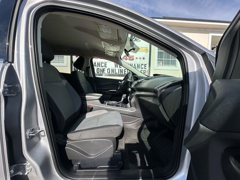 Used 2017 Ford Escape SE image 29