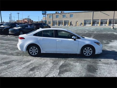 Used 2024 Toyota Corolla LE image 9