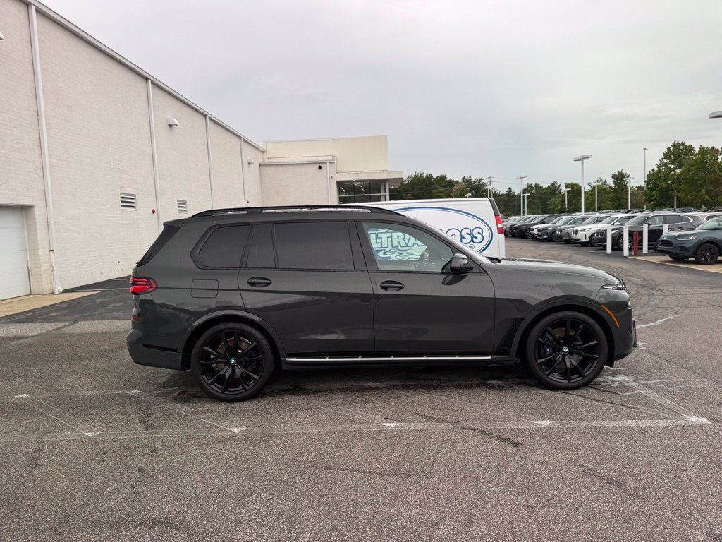 Used 2024 BMW X7 xDrive40i w/ M Sport Package AWD/4WD image 5