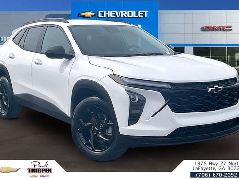 New 2026 Chevrolet Trax LT FWD image 1