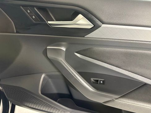 Used 2024 Volkswagen Jetta SE FWD image 13