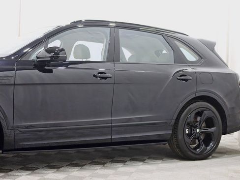 Used 2024 Bentley Bentayga Plug-In Hybrid image 4