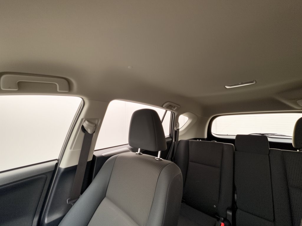 Used 2018 Toyota RAV4 LE w/ All Weather Liner Package FWD image 27