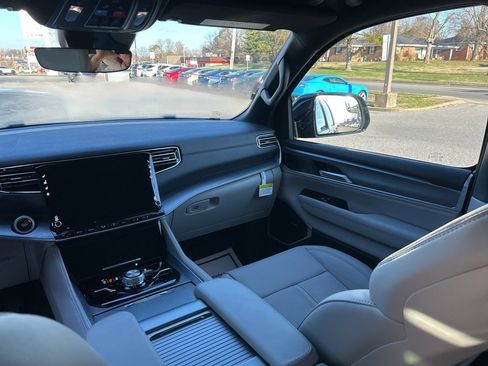 New 2025 Jeep Wagoneer Series II w/ Convenience Group I image 19