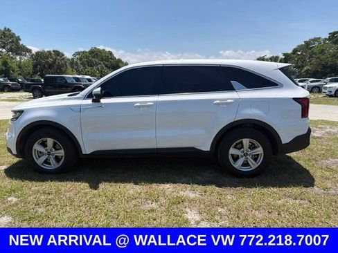 Used 2023 Kia Sorento LX FWD image 7