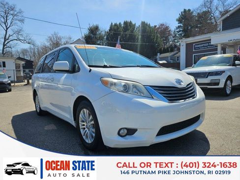 Used 2014 Toyota Sienna XLE w/ Entertainment Package image 7