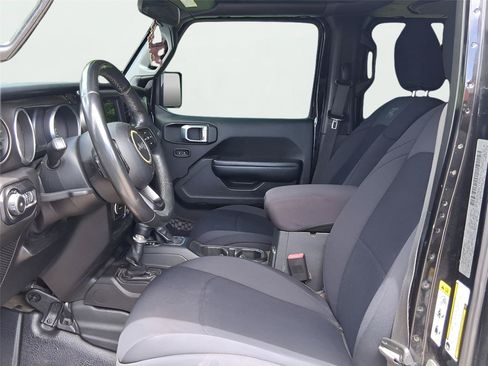 Used 2018 Jeep Wrangler Unlimited Sport S AWD/4WD image 15
