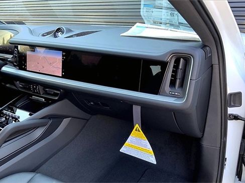 New 2025 Porsche Cayenne Coupe image 22