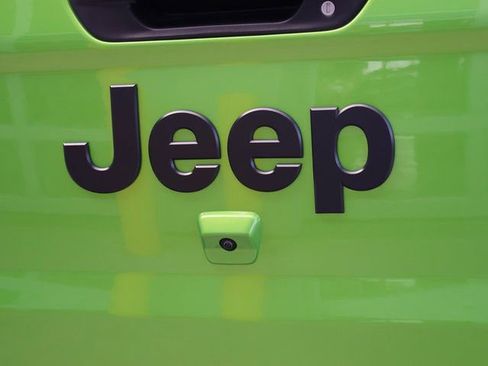 Used 2025 Jeep Gladiator Sport image 18