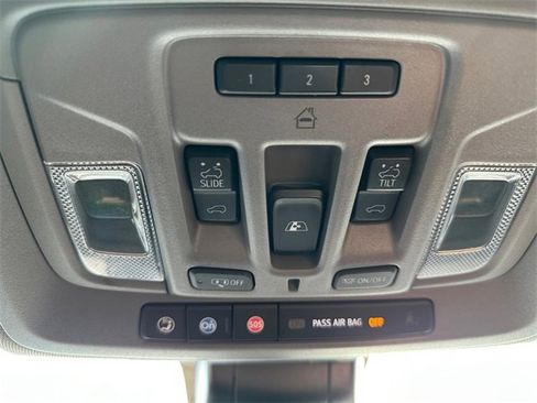 Used 2022 Chevrolet Silverado 2500 LTZ w/ LTZ Plus Package image 28