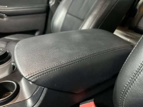 Used 2017 Ford Explorer XLT w/ Equipment Group 202A FWD image 28