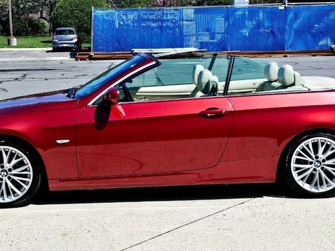 Used 2011 BMW 335i Convertible image 11