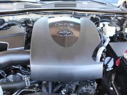 Used 2019 Toyota Tacoma TRD Off-Road RWD image 31