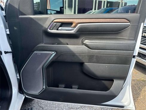 Used 2024 Chevrolet Silverado 2500 High Country w/ High Country Premium Package image 16