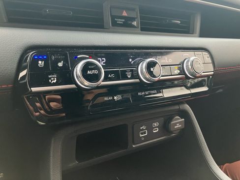 Used 2025 Honda Pilot Black Edition image 22