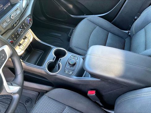 Used 2023 GMC Terrain SLE w/ Driver Convenience Package image 15