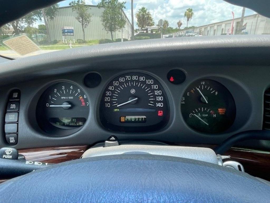 Used 2004 Buick Le Sabre Custom FWD image 9