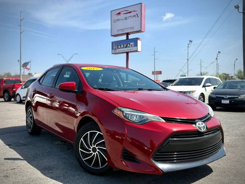 Used 2017 Toyota Corolla LE image 1