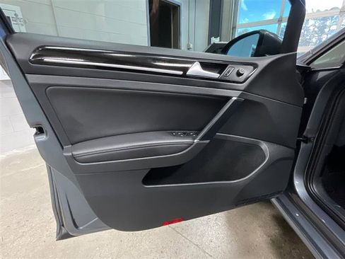 Used 2015 Volkswagen Golf TDI SEL image 9