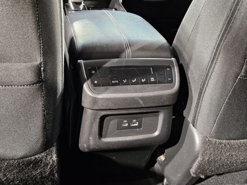 Used 2023 Nissan Pathfinder SV AWD/4WD image 36