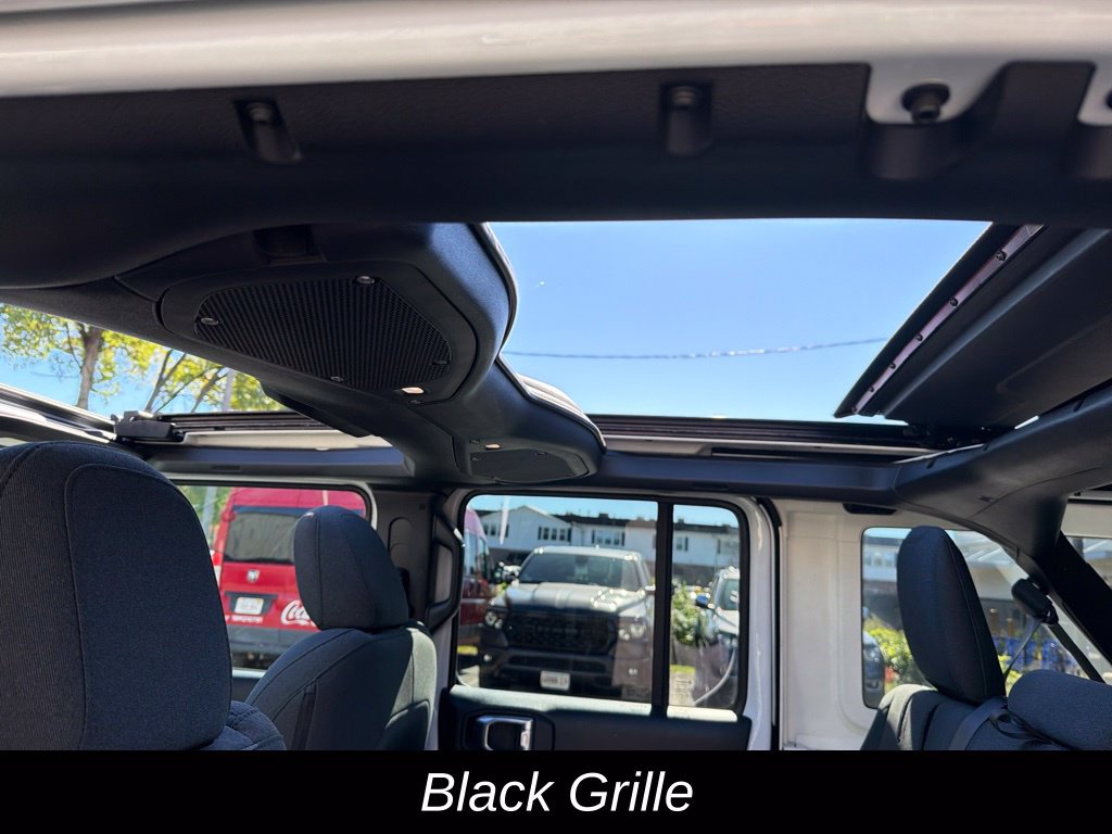 Used 2024 Jeep Wrangler Unlimited AWD/4WD image 35
