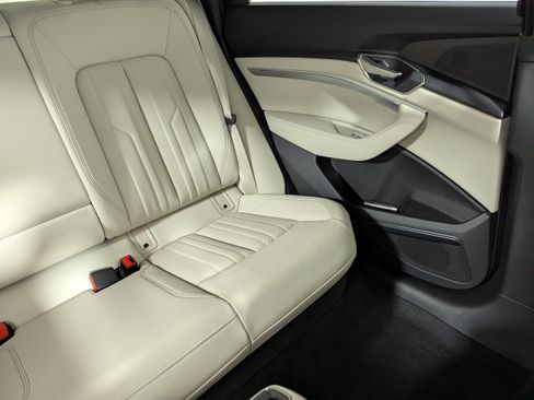 Certified 2024 Audi Q8 e-tron Premium Plus w/ Premium Plus Package image 14