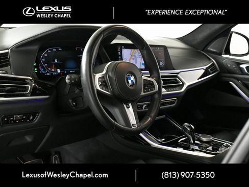 Used 2022 BMW X7 M50i w/ Luxury Seating Package image 21