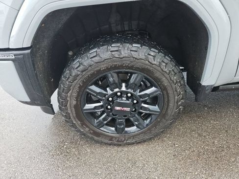 Used 2025 GMC Sierra 2500 AT4 w/ AT4 Premium Plus Package AWD/4WD image 10