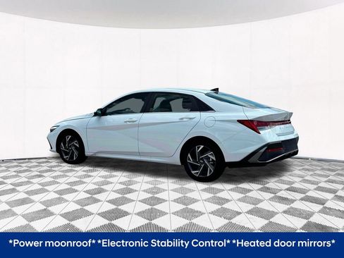 Used 2025 Hyundai Elantra Limited image 6