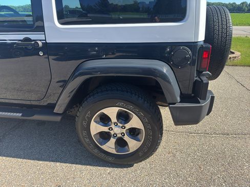 Used 2017 Jeep Wrangler Sahara w/ Quick Order Package 24E Chief AWD/4WD image 10