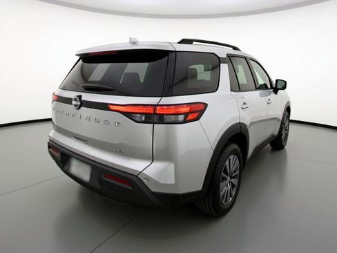 Used 2025 Nissan Pathfinder SV image 9