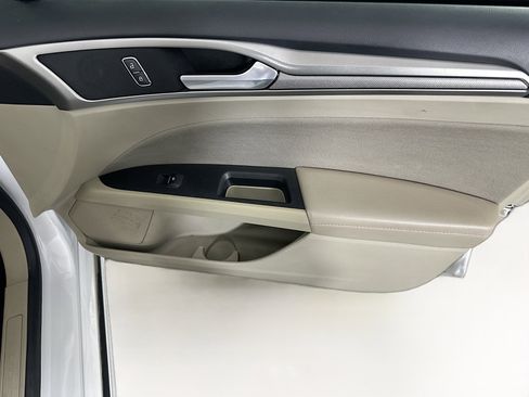 Used 2019 Ford Fusion SE image 30